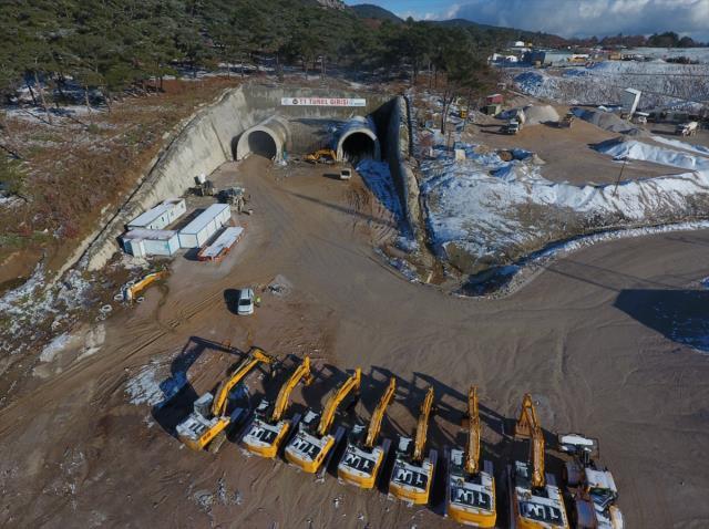 Ayvacık T-2 Tüneli'nde ışık göründü! 35 dakikalık yol 7 dakikaya inecek