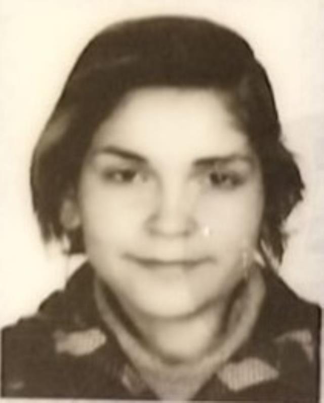 Evinde ölü bulunan genç kızın yanında 10'dan fazla çakmak bulundu