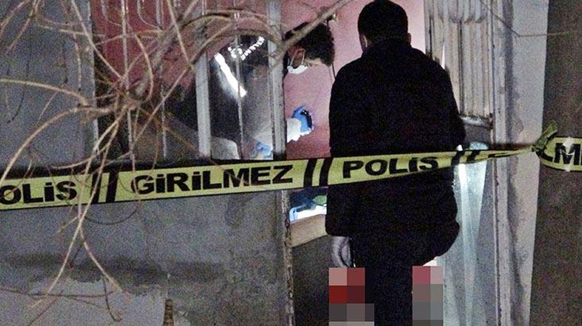 Evinde ölü bulunan genç kızın yanında 10'dan fazla çakmak bulundu