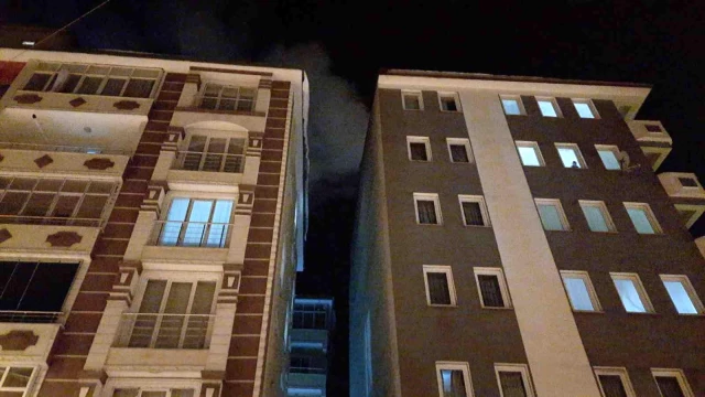 Son dakika haber | Kars'ta 6 katlı binada yangın