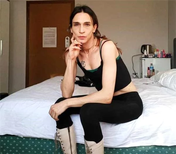Trans olan oyuncu Ahmet Melih Yılmaz'ın annesi konuştu: Onun arkasındayım