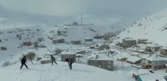 Van'ın kar örtüsü altındaki köylerinde 'beyaz esaret' yaşanıyor