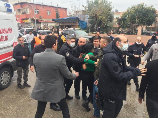 Eşiyle tartışınca evi yaktı; çiftin yakınları birbirlerine saldırdı