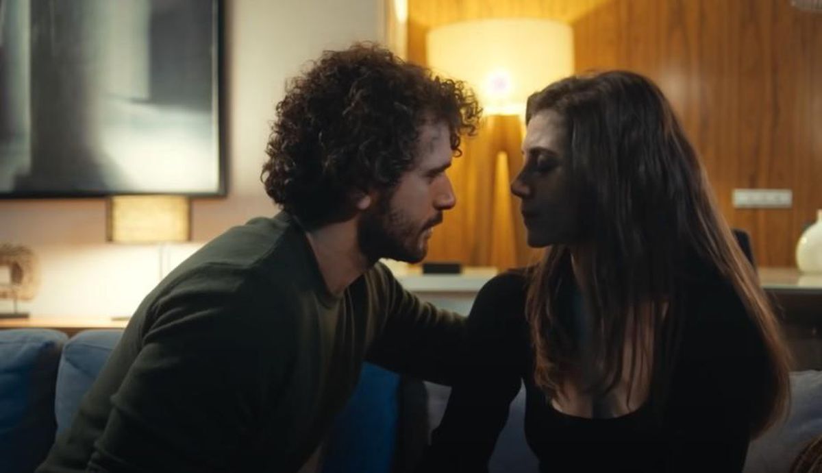 Evlilik Hakkında Her Şey canlı izle! Fox TV Evlilik Hakkında Her Şey 17. bölüm canlı izle! Evlilik Hakkında Her Şey yeni bölümde neler olacak?