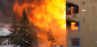 Kanada'da inşaat halindeki binada yangın çevredeki binalara sıçradı