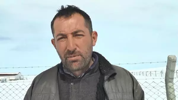 Çoban, koyunlarıyla birlikte kar esareti yaşadı! 4 gün boyunca aç ve susuz kaldılar Çoban, koyunlarıyla birlikte kar esareti yaşadı! 4 gün boyunca aç ve susuz kaldılar