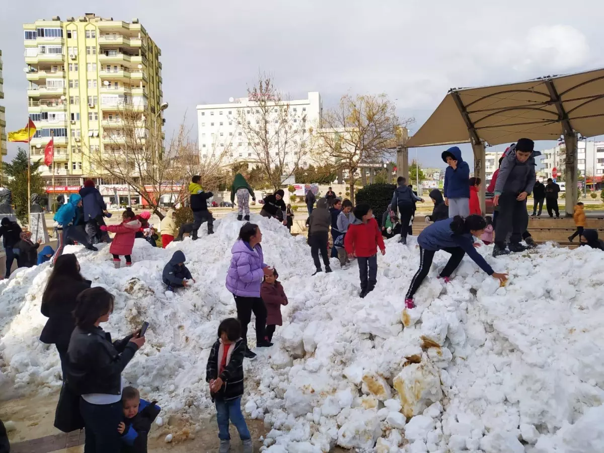 Çocuklar 'taşıma karla' sevindirildi