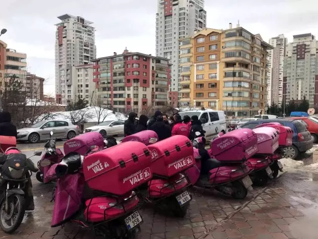 Yemek Sepeti motokuryeleri, düşük zam gerekçesiyle kontak kapattı