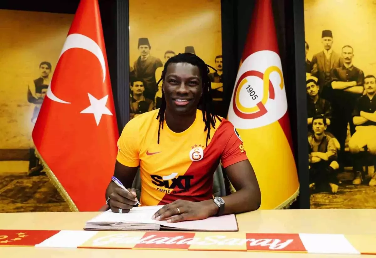 Alex'in gol rekorunu elinden almıştı! Gomis yeniden Galatasaray formasını giydi