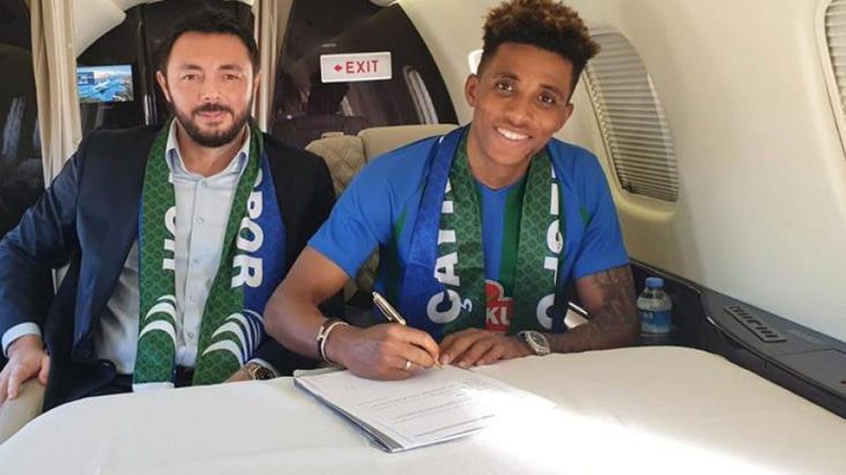 Bir garip olay! Beşiktaş'ın yeni transferi resmen Rizespor'da