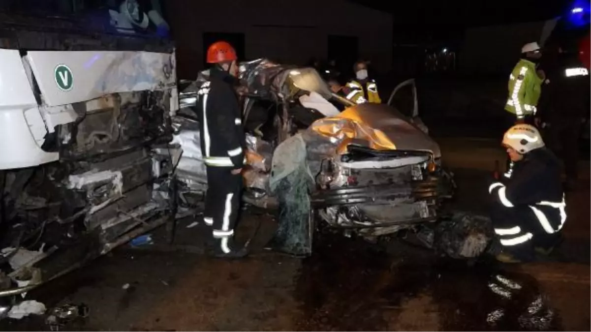 Bursa'da TIR'a çarpan otomobilin sürücüsü öldü