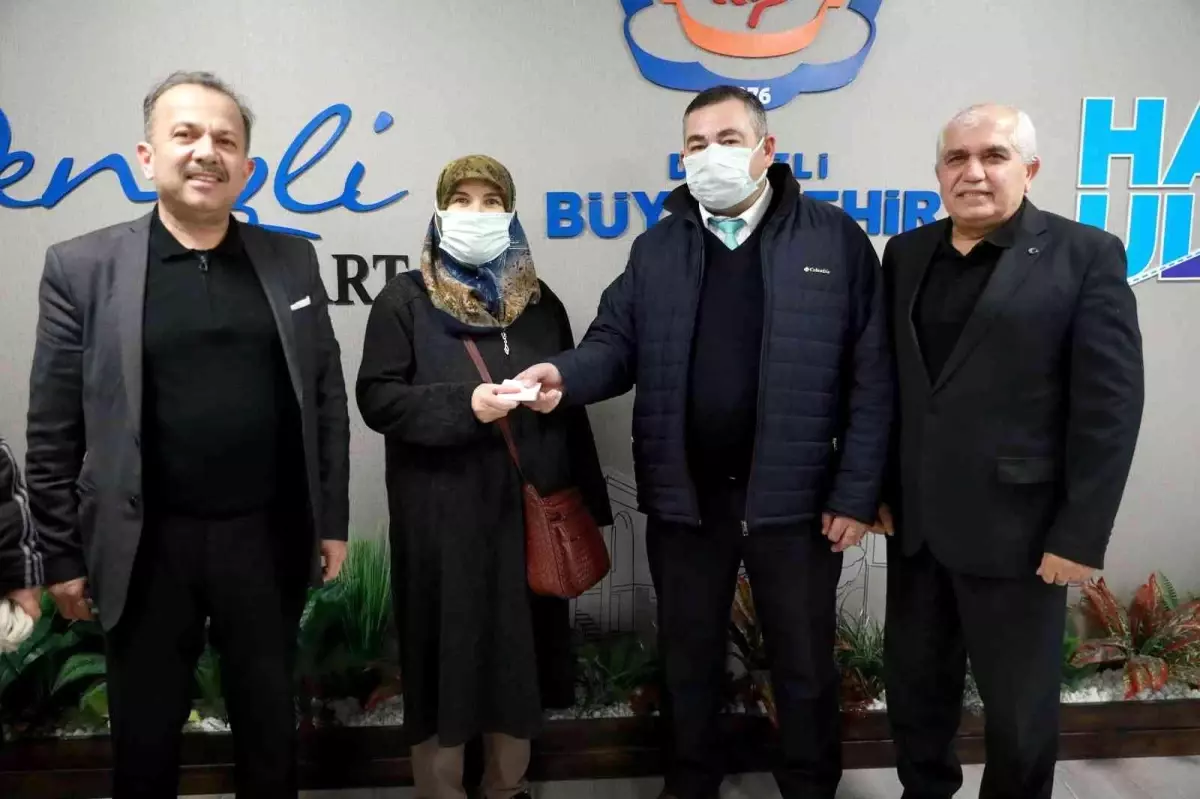 Çöp sandığı poşetten 4 bin 900 TL çıktı