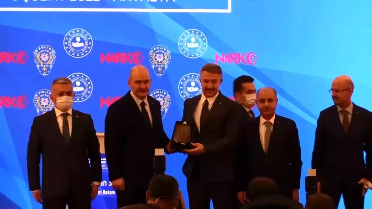 Son dakika haberleri! Diyarbakır Emniyeti 'NARKO-ALAN 2.0' birincilik ödülünü Bakan Soylu'nun elinden aldı