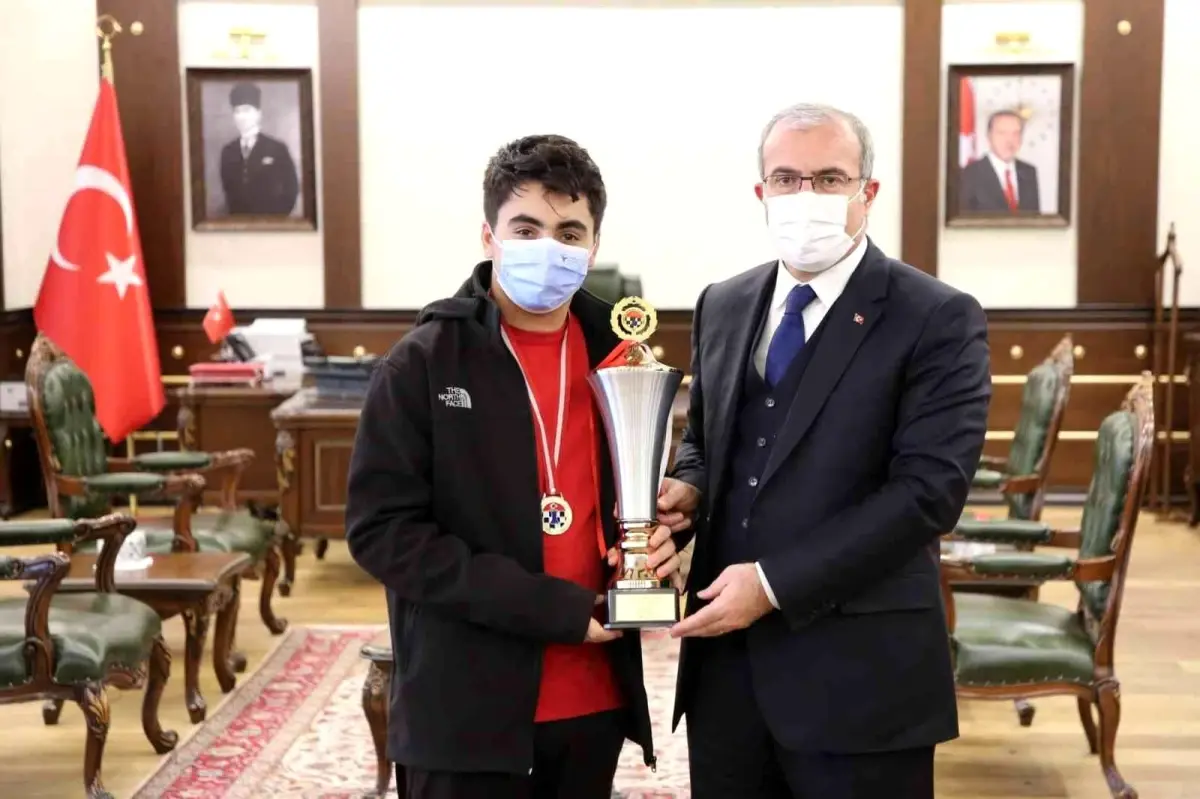Elazığ Valisi Toraman, şampiyonları ağırladı