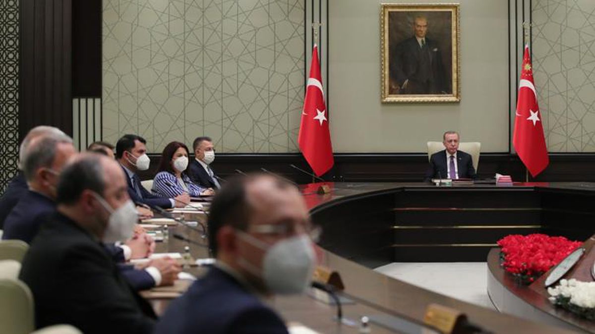 Erdoğan kabinede değişikliğin sinyalini vermişti! 'Pakdemirli'nin yerine eski Bakan Mehdi Eker geliyor' iddiası