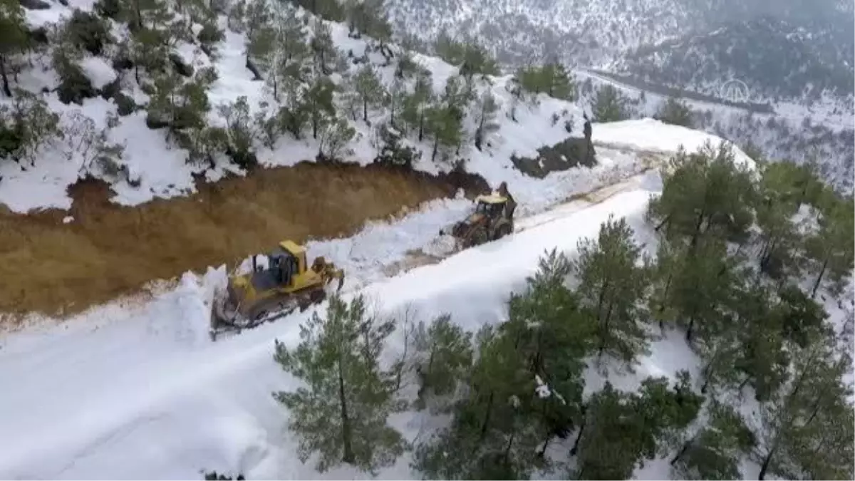 Karla kapanan yayla yolları ulaşıma açıldı