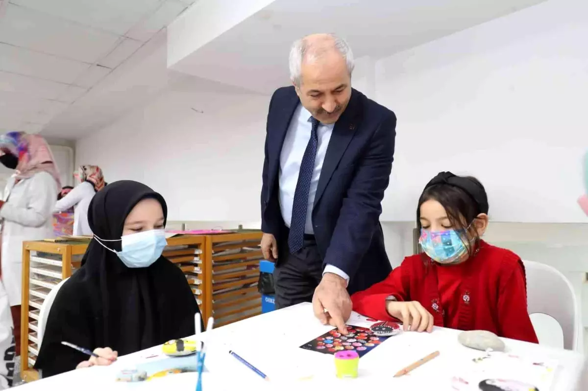 Minikler Karne Şenliği'nde eğleniyor