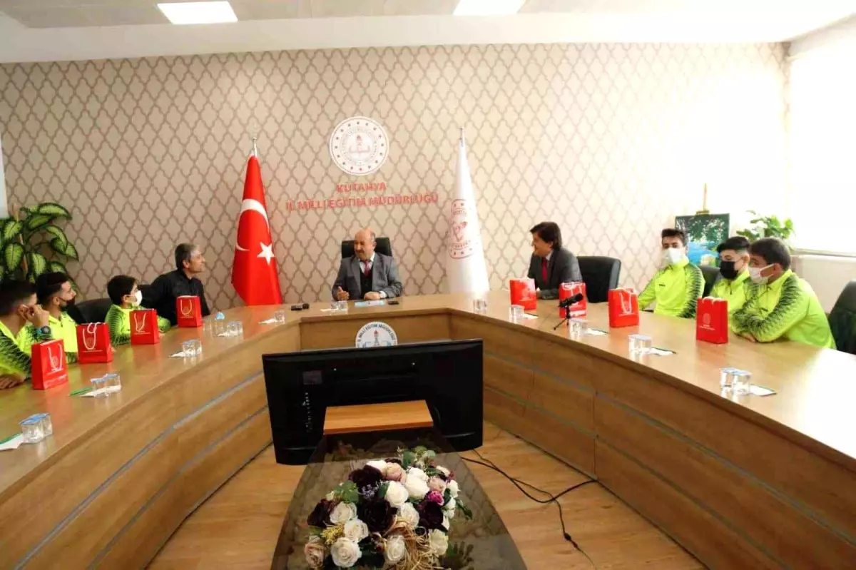 Müdür Başyiğit, KUTSO MTAL Kros Takımını kabul etti