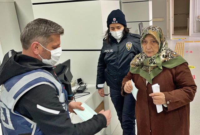 Boşanma aşamasındaki karısını öldüren eşi ile eşinin annesi tutuklandı