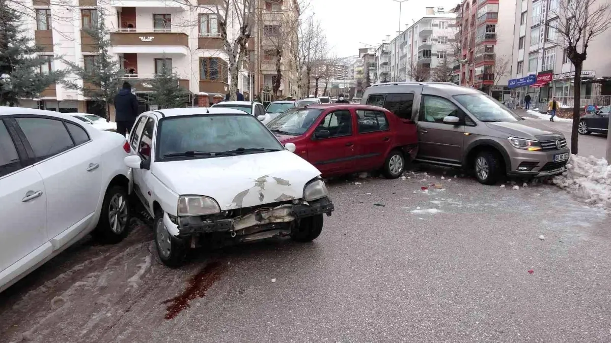 Tokat'ta buzlanma zincirleme kazaya neden oldu