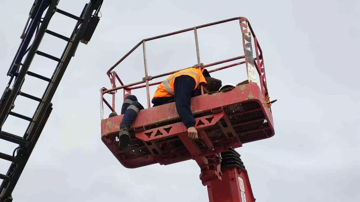 Vinçte can pazarı: 1'i ağır 2 işçi yaralı