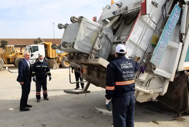 Türkiye'de bir ilk! Akdeniz Belediyesi temizlik çalışanlarına koku tazminatı verecek