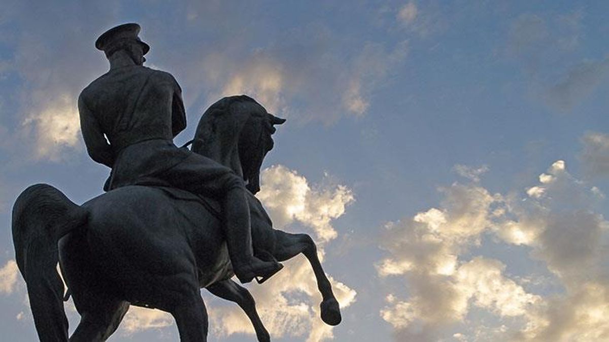 Atatürk heykeline saldırıyı duyan Samsunlular meydana akın etti, ortaya çıkan fotoğraf müthiş