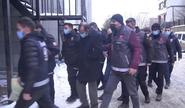 Engelliler derneğine fuhuş baskınında yakalandı, umursamaz tavırlarıyla pes dedirtti: Podyuma çıktık