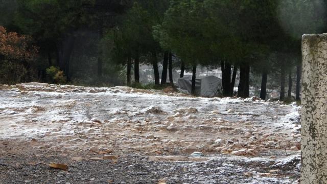 Fotoğraf bugün İstanbul'da çekildi! Aydos Ormanı ve çevresi beyaz örtüyle kaplandı