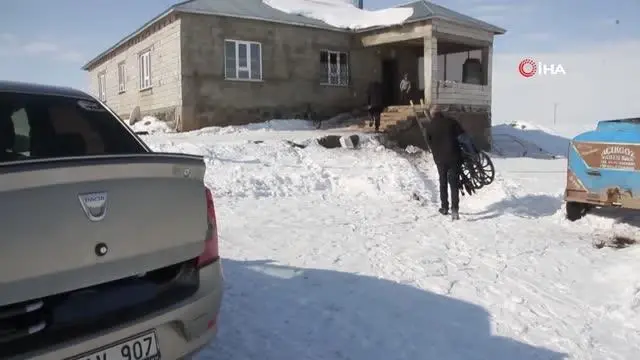 Malazgirt�te engellilere tekerlekli sandalye desteği