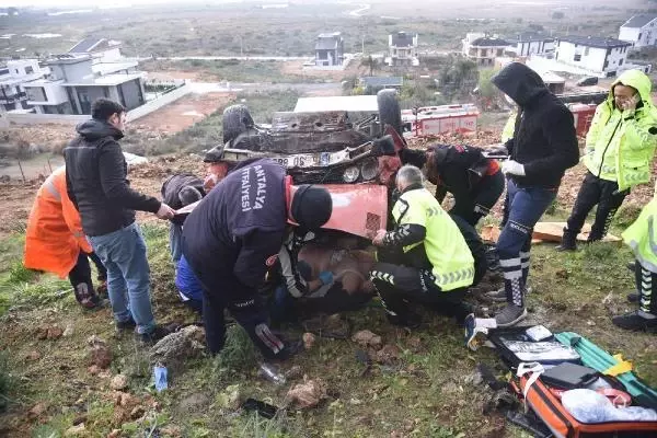 25 metre yüksekliğindeki falezlerden düşen otomobilin sürücüsü yaşam mücadelesi veriyor