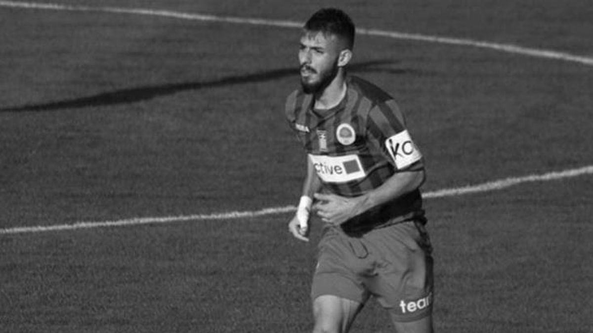 Spor dünyasını derinden sarstı! Yunanistan'da genç futbolcu sahada hayatını kaybetti