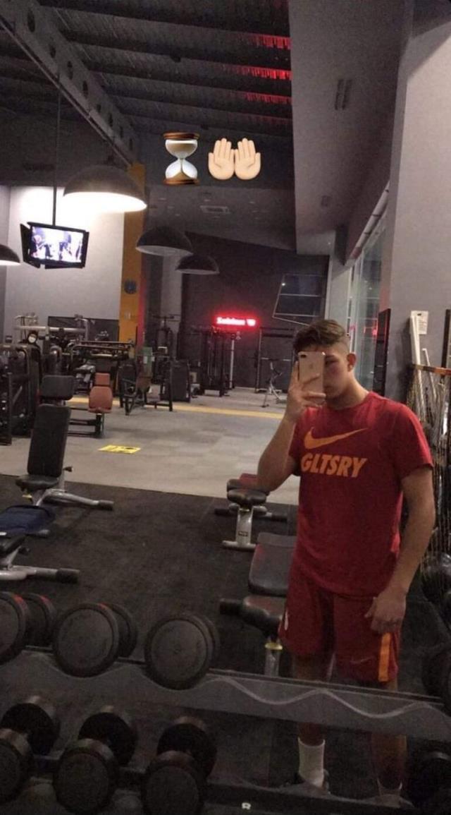 Türkiye bu olayı tartışıyor! Galatasaray tişörtü giyen oyuncunun kulüpten kovulması kriz çıkarttı