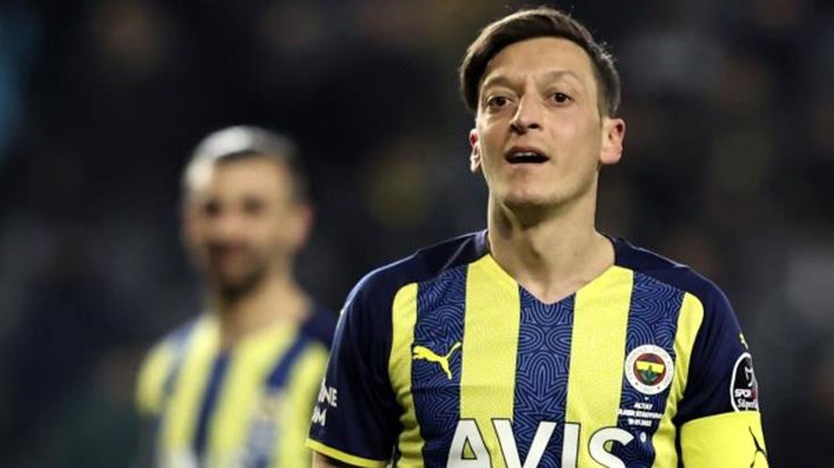 40 yıl düşünülse kimsenin aklına gelmeyecek takım! Mesut Özil iddialarını 'Şaka değil' diyerek doğruladılar