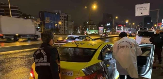 Kadıköy'de taksideki yolcu, şoförü silahla vurup kaçtı