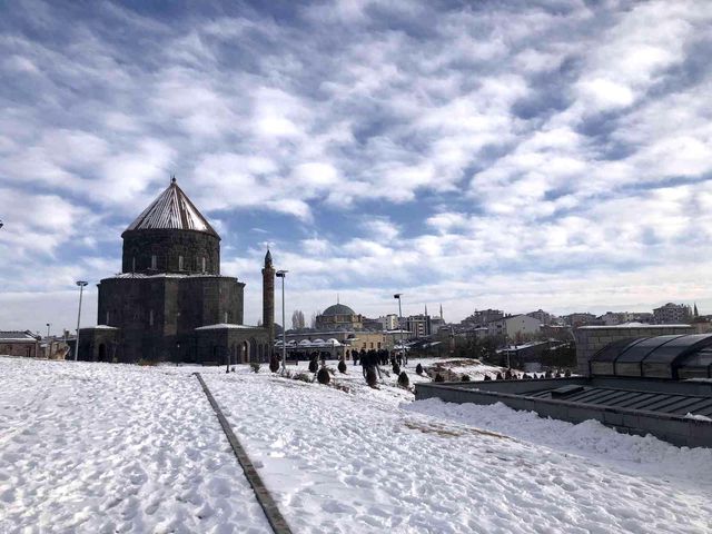 Kars'ta bahar havası yaşanıyor