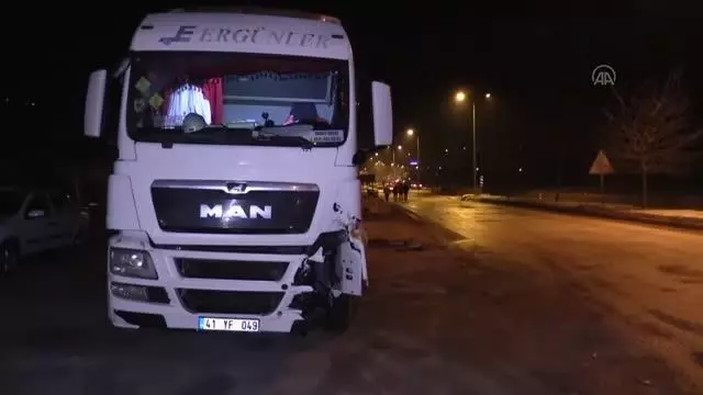 25 aracın karıştığı zincirleme kazada 2 kişi yaralandı