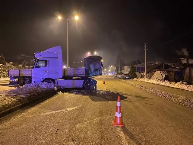 25 aracın karıştığı zincirleme kazada 2 kişi yaralandı