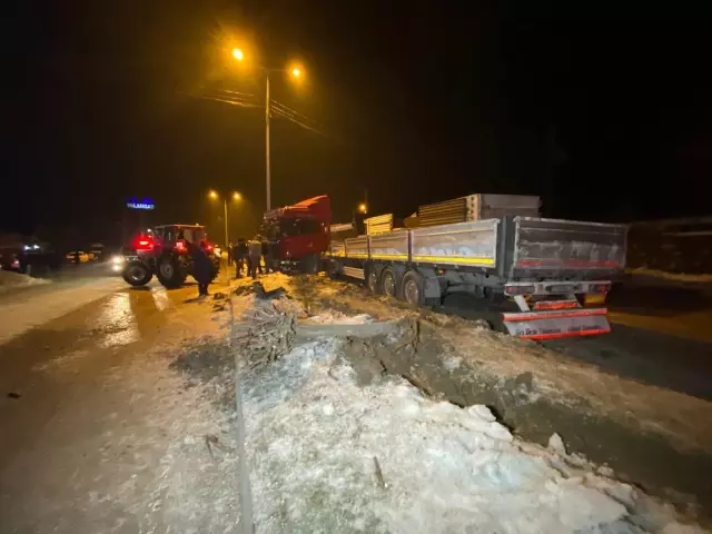 25 aracın karıştığı zincirleme kazada 2 kişi yaralandı