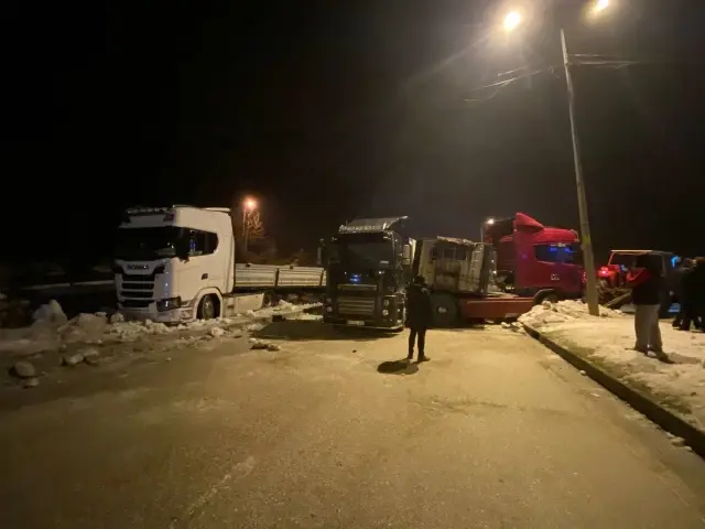 25 aracın karıştığı zincirleme kazada 2 kişi yaralandı