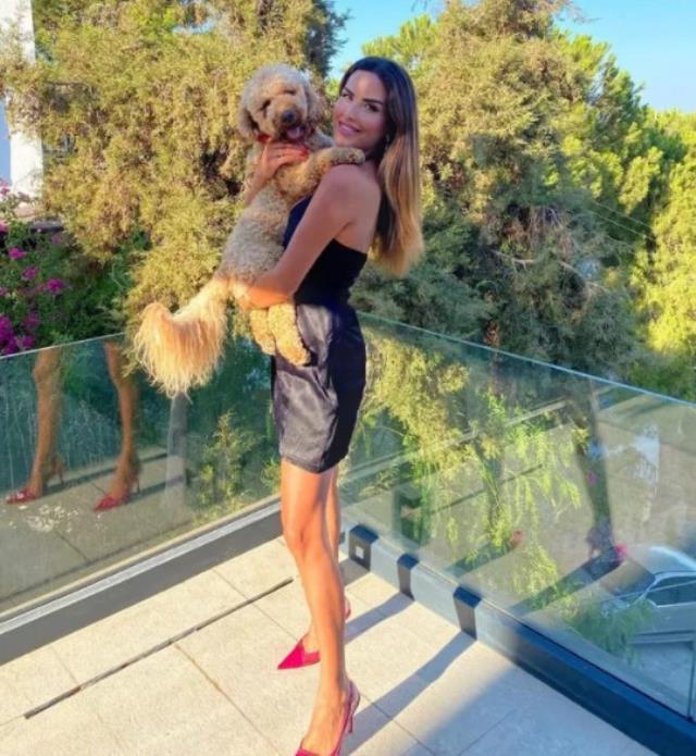 Ekranda başka Instagram'da başka! Gürsel Tekin'in spiker eşi Mehtap Özkan, pozlarıyla kasıp kavuruyor