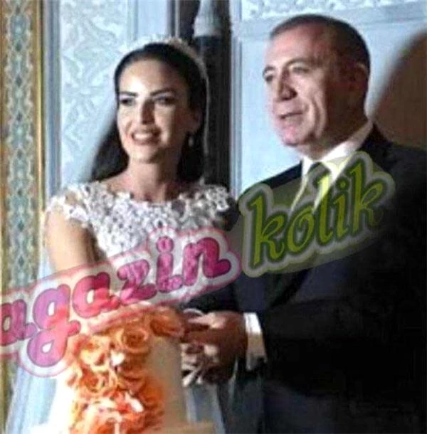 Gürsel Tekin ve Mehtap Özkan'ın Düğününden İlk Fotoğraflar Geldi