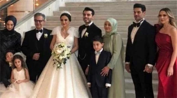 Mehmet Dinçerler'in borçları nedeniyle Hadise'nin 40 bin dolarlık yüzüğüne el konulabilir