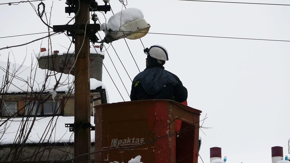 Isparta'da 2 gündür elektrik yok, kombiler çalışmıyor! Sosyal medyada tepki yağıyor