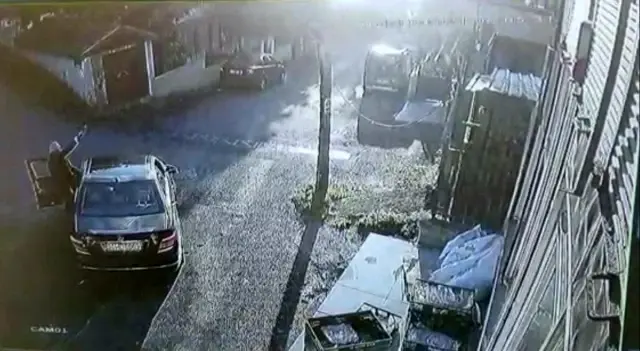 Evliyken aldatıldığını öğrenince öfkeden gözü döndü! Eli silahlı maganda sokak ortasında iki şarjör mermi boşalttı