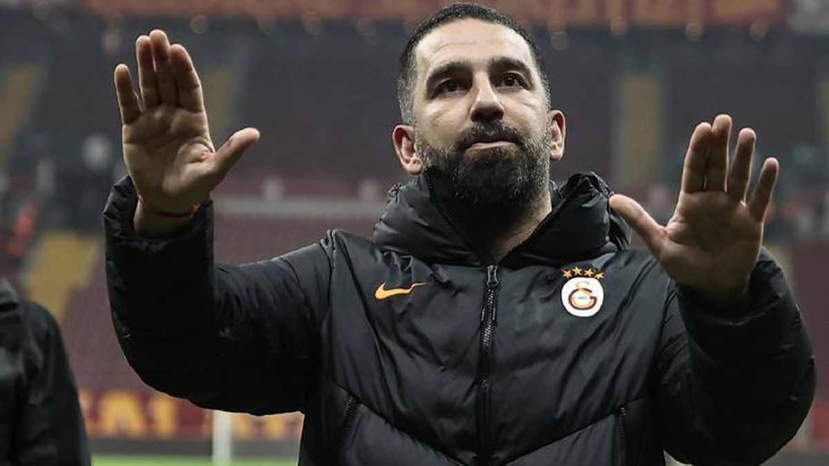 Arda Turan sosyal medyadan ateş püskürdü: Şifreli kanallardan izlediğiniz kupaların sahibiyim
