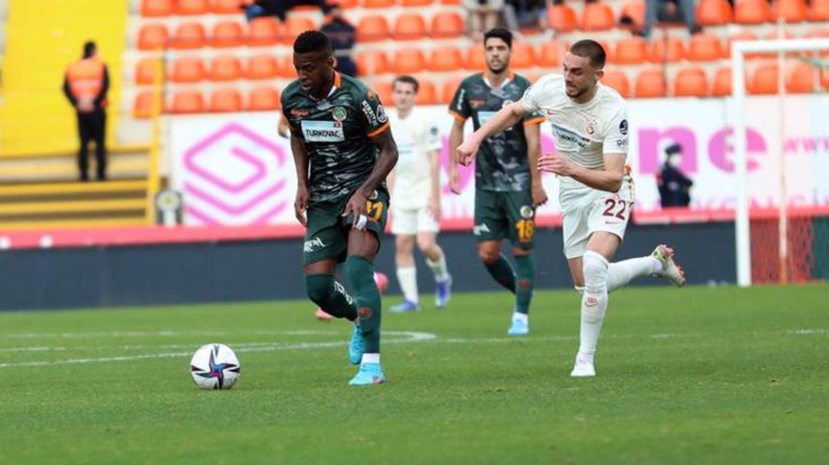 Aslan kabustan uyanamıyor! Galatasaray, Alanyaspor'la deplasmanda 1-1 berabere kaldı.