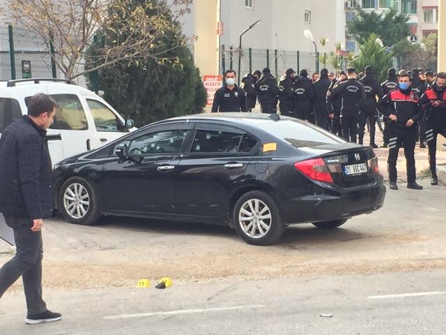 Baba ve kızına kanlı pusu! Evine gittikleri sırada silahlı saldırıya uğradılar