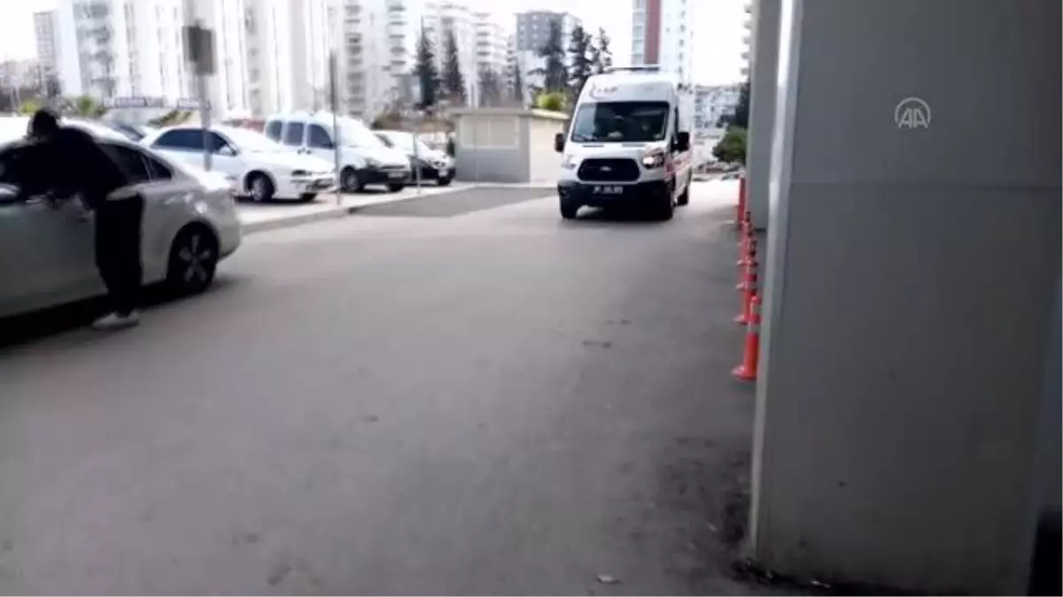 Başından bıçaklanan kişi ağır yaralandı