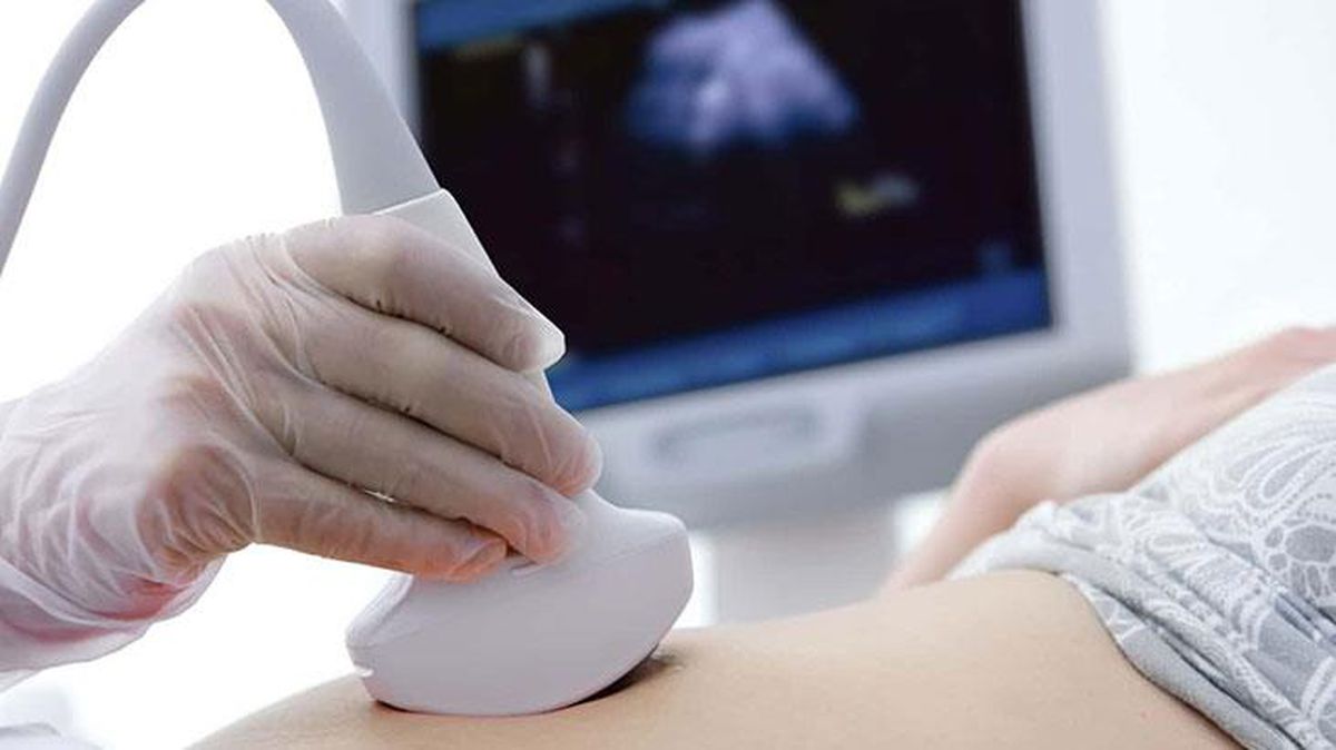 Karın ağrısı şikayetiyle hastaneye giden kadının rahmini muayene eden doktor dehşete düştü: Saçları ve dişleri var